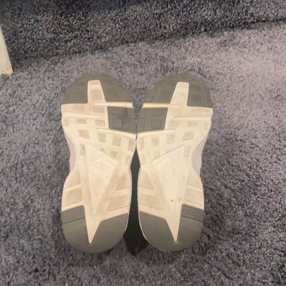 Huarache blood red sneakers-size 3yr UC - Picture 8 of 13